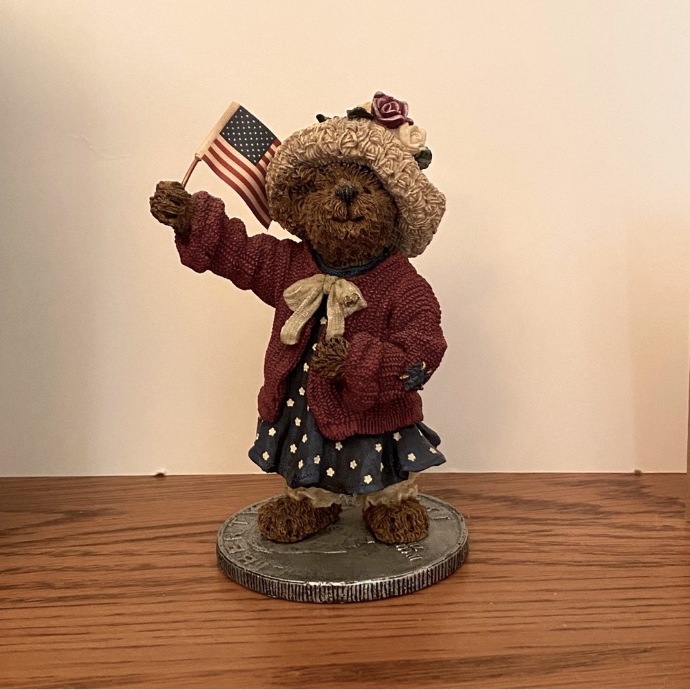 Boyds Bears Eleanore Bearsevelt. God Bless America Figurine